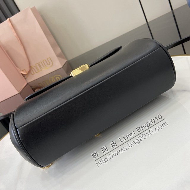 miumiu繆繆專櫃最新款法棍包鏈條單肩斜挎女包 jh2568型號：5BD266